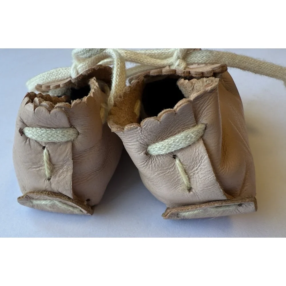 Vtg Infant Baby Shoes‎ pink leather Tie Moccasins